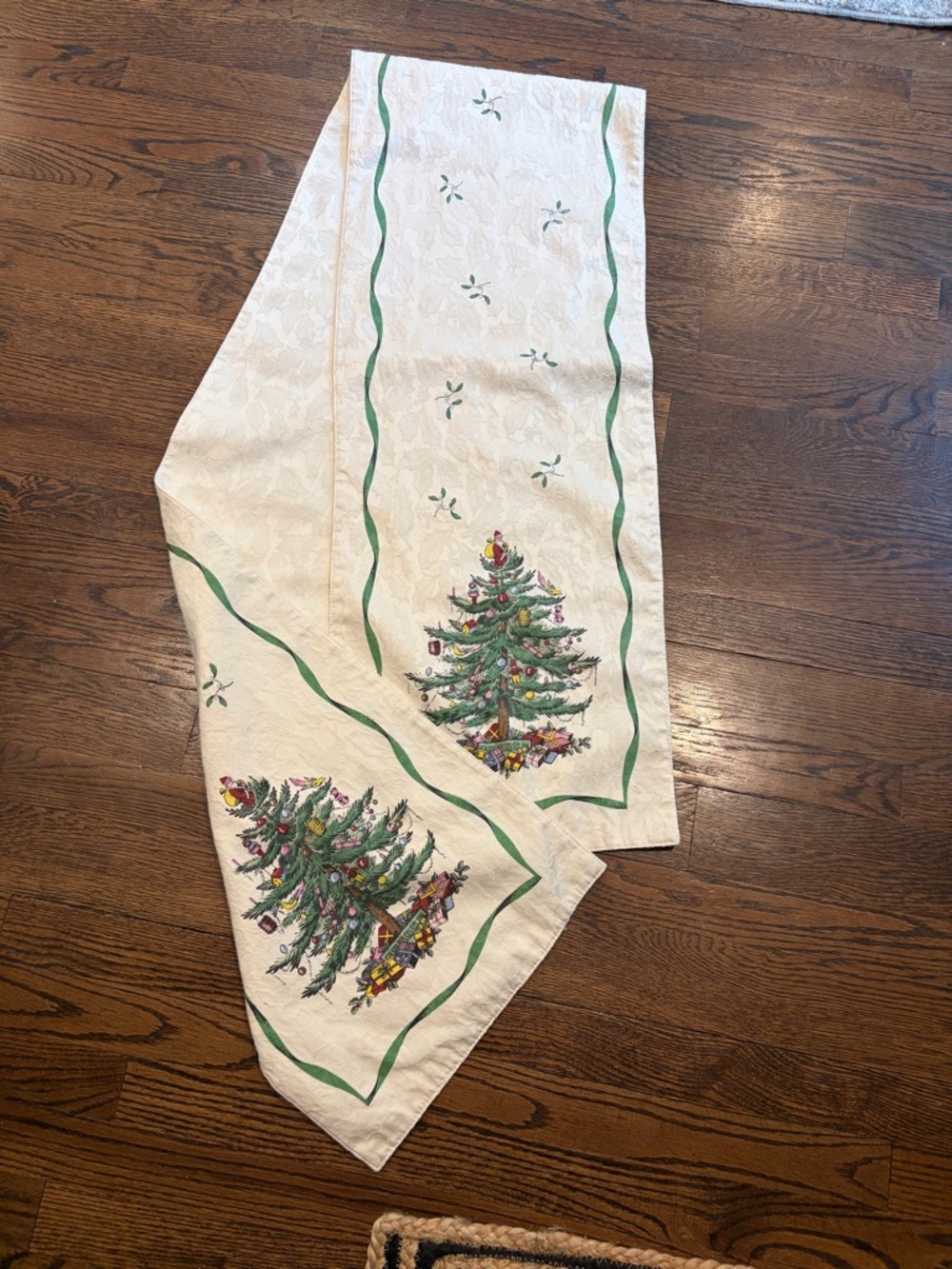 Spode Cream Table Runner with Green Trim and Multicolor Christmas Tree 72”